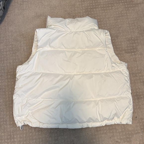 Lululemon White Puffer Vest - Size 6 - Picture 2 of 4